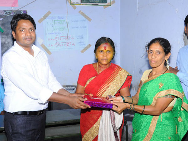 பிரிய மனமில்லையே 