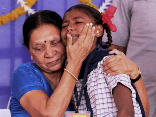 கண்ணீர் சிந்திய முதல்வர்