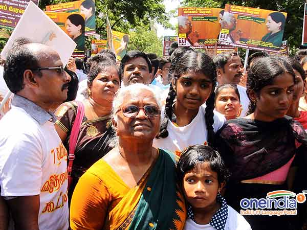 Actor Sathyaraj gives voice to 7 Tamilar release