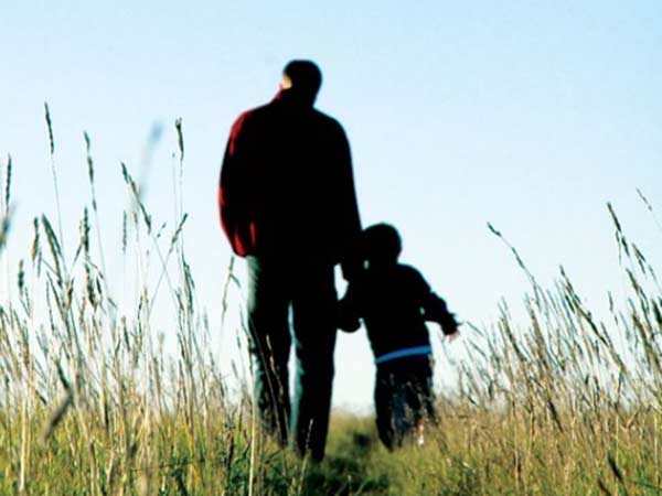 மறு பிறப்பு கொடுத்த தந்தை.. ரவிக்குமார் கண்ணப்பன் மறு பிறப்பு கொடுத்த தந்தை.. ரவிக்குமார் கண்ணப்பன்