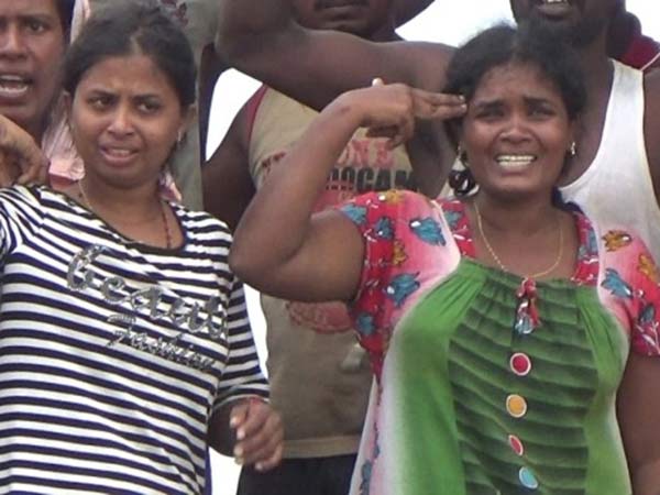 கண்ணீரில் தமிழர்கள்