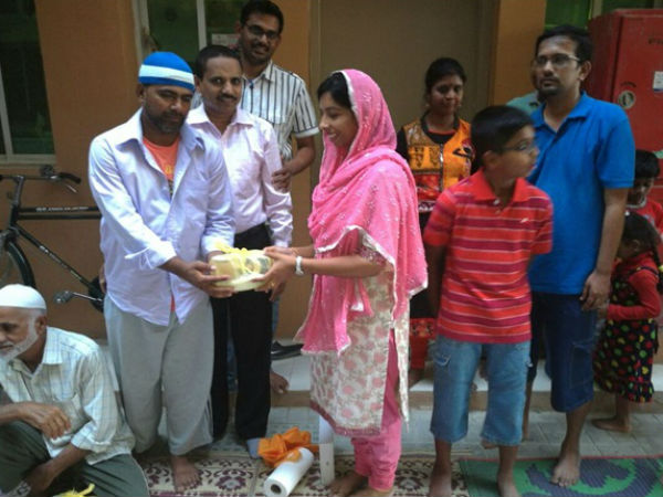 Rekha Music and Dance group distribute Iftar meals to workers 