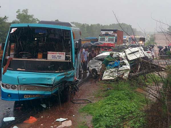 Bus-school omni collision near Udupi: 8 children die, 12 others injured Bus-school omni collision near Udupi: 8 children die, 12 others injured