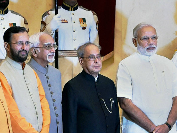 கண்காணிக்கும் பிரதமர்