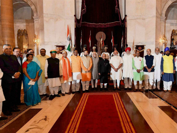 அனைவரும் பாராட்டு