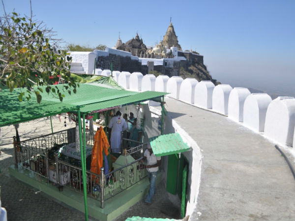 Palitana muslims struggle for non-vegetarian food 