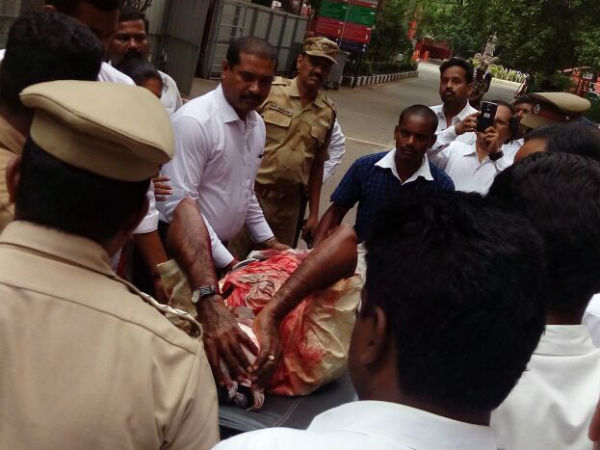 Son knifes lawyer father on Madras High Court premises