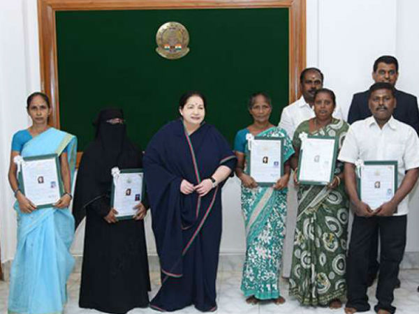 Jayalalitha inaugurate Free Bus Pass to School and College students