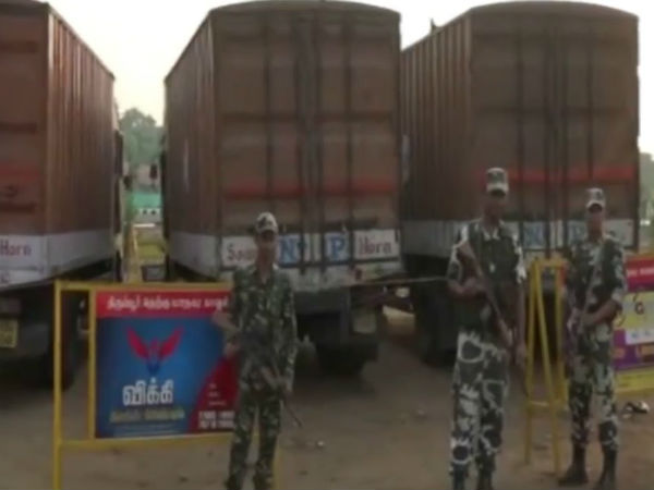 கொள்ளையர்கள் எடுத்துச் செல்வது போல