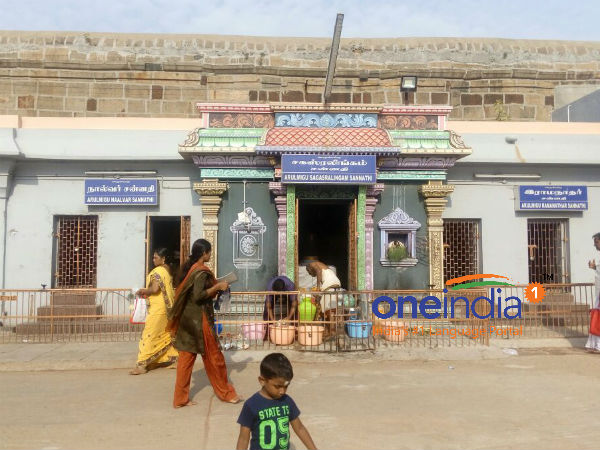 தீப்பந்தம் ஏந்திய அம்மன் தீப்பந்தம் ஏந்திய அம்மன்