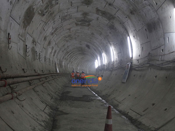 8 ரயில்வே ஸ்டேஷன்கள் 