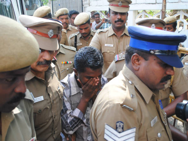 நீதிமன்றத்தில் அறிக்கை 