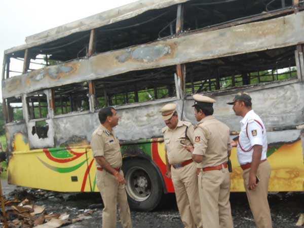 Private bus catches fire near Hubli: 3 dead, 12 injured Private bus catches fire near Hubli: 3 dead, 12 injured
