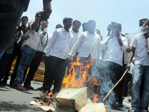 போராட்டம் தொடரும் 