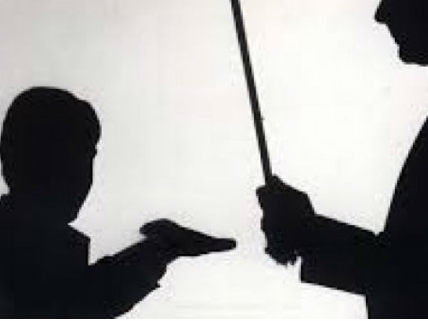 பிரம்பால் அடித்த தாளாளர்