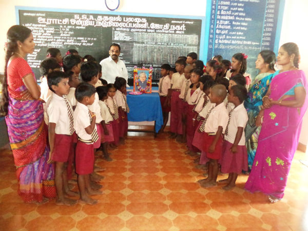 மாணவர்கள் அஞ்சலி