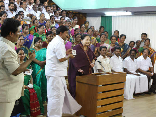 தேமுதிக நிர்வாகிகள்