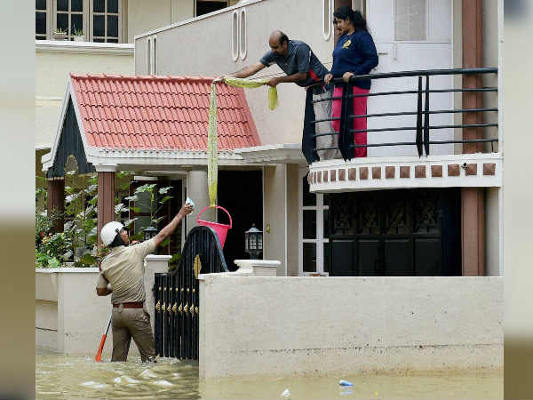 வீடுகளுக்குள் வெள்ளம்