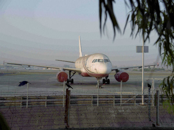 சேவை வரித்துறைக்கு விமானம்