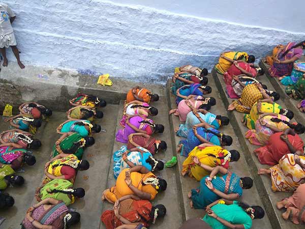 மண் சோறு சாப்பிடல் மண் சோறு சாப்பிடல்