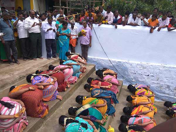 சிவனடியார்கள் வழங்கிய பிரசாதம் சிவனடியார்கள் வழங்கிய பிரசாதம்