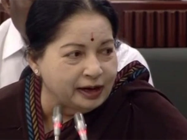 குப்பையில் நாற்காலி