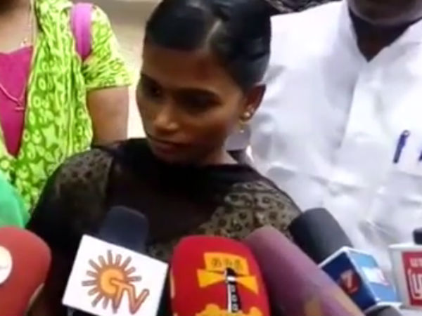கும்மாளம் போட்ட கல்வி அமைச்சர்