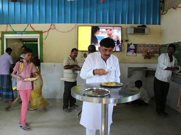 அம்மா உணவகத்தில் சாப்பாடு