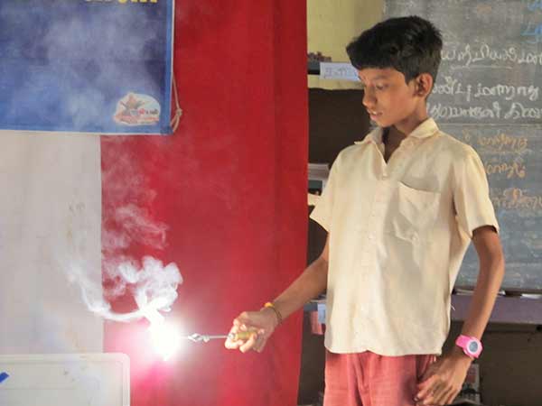 நடமாடும் அறிவியில் வாகனம்