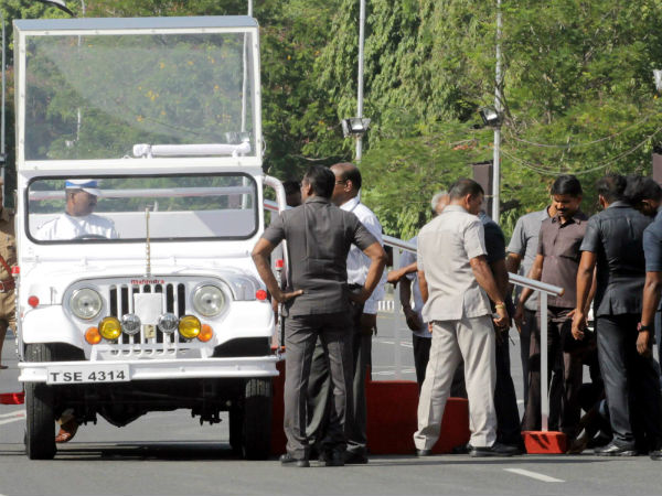 செங்கோட்டையில் மோடி...