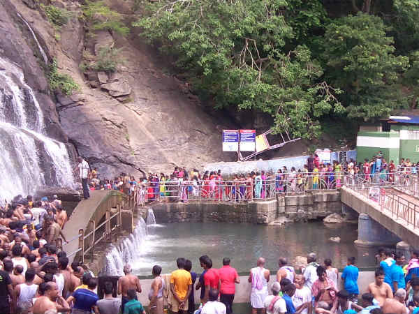 சுற்றுலாப் பயணிகள் கூட்டம்... 