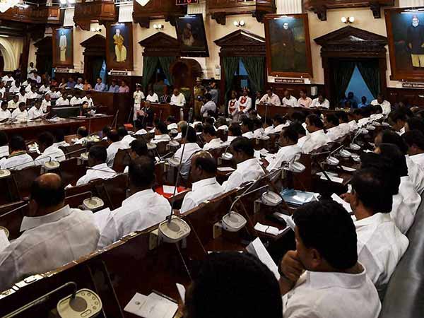 சபாநாயகர் அவதூறு