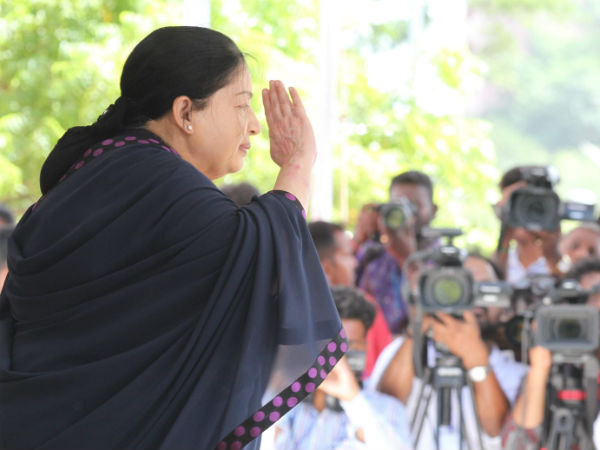 Jaya gives Kalam award to scientist Shanmugam 