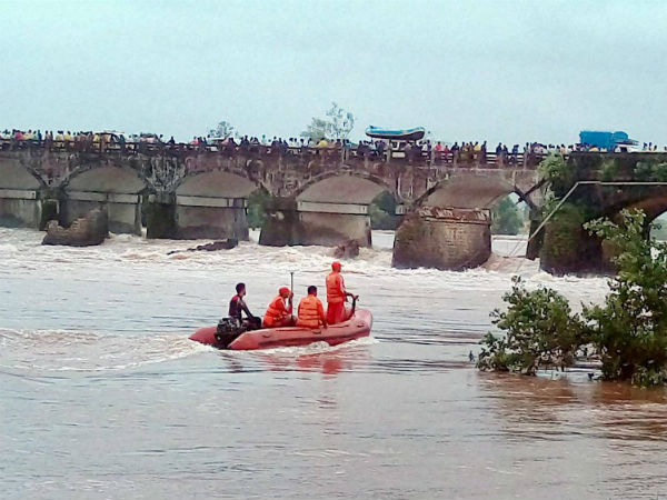Mumbai-Goa highway bridge collapse: 17 bodies found