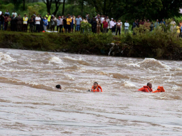 Mumbai-Goa highway bridge collapse: 17 bodies found