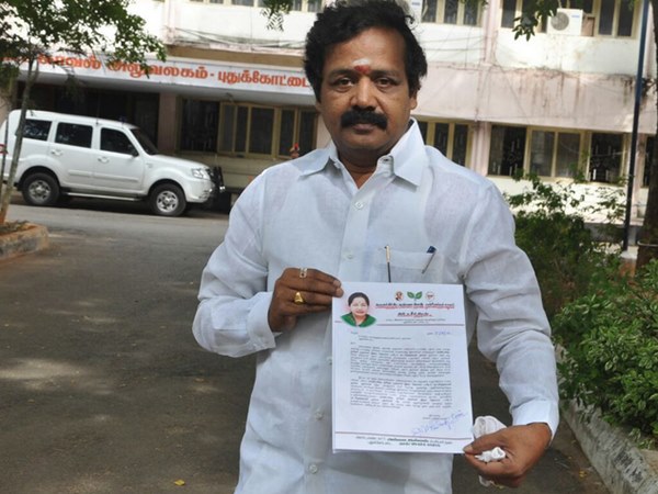 police complaints aganist sasikala pushpa