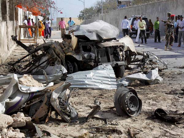 Car bomb outside Somali President's Palace kills at least 12 Car bomb outside Somali President's Palace kills at least 12