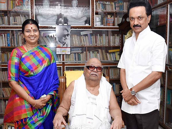 41st wedding anniversary: M.K.Stalin got blessing from Karunanidhi