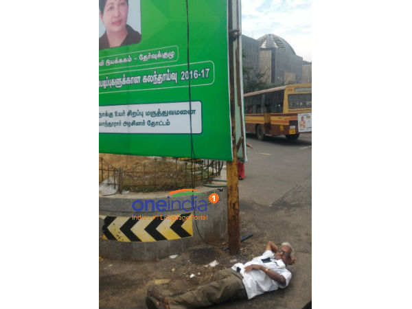 Traffic Ramasamy protests seeking removal of Amma banners 
