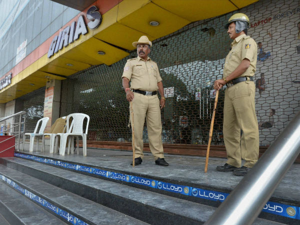 தமிழர் பகுதிகளில் போலீஸ் குவிப்பு 