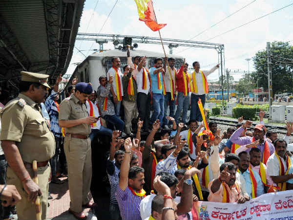 அரசு மறைமுக ஆதரவு 