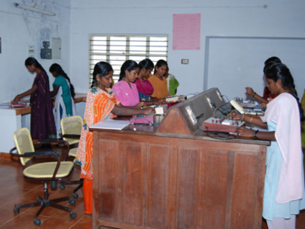 வகுப்பறை என்ட்ரன்ஸிலும் வகுப்பு