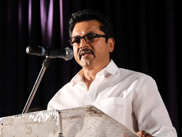 அரசியலுக்கு முழுக்குப் போடவில்லை