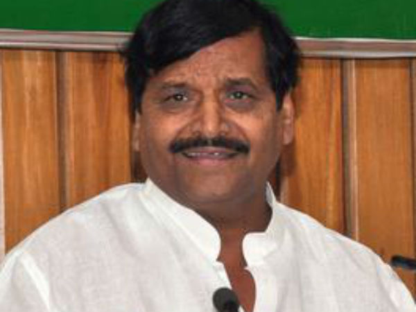 சிவ்பால் இலாக்காக்கள் பறிப்பு 