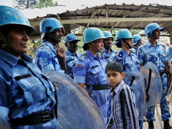 2 இடங்களில் 