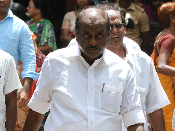 குவிந்த அதிமுகவினர் 