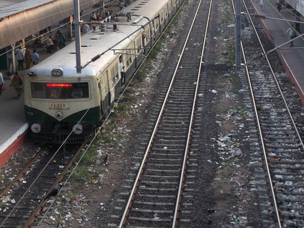 Electric train derails near thiruvallur Electric train derails near thiruvallur