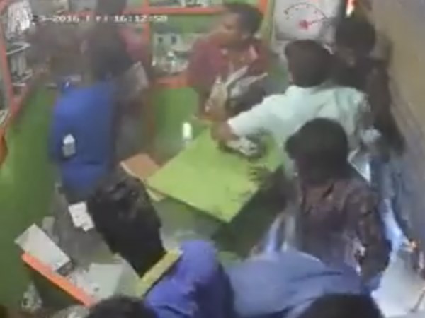 kovai Violence: Mobile Theft Caught on CCTV kovai Violence: Mobile Theft Caught on CCTV