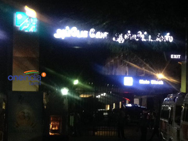 admk Volunteers gatheered in apolla hospital 