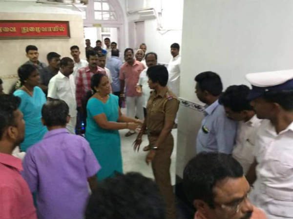 Women Police attempts to immolate self
